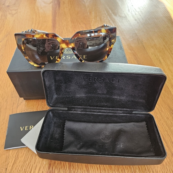 Versace Tortoise Shell Sunglasses - Picture 6 of 9